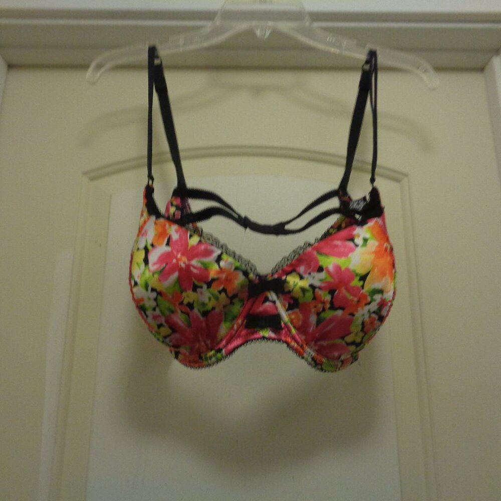 SEXY SATINY FLOWERS UNDERWIRE BRA BY SMART & SEXY 42 D